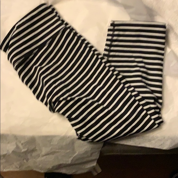 Athleta Pants - Athleta Capri leggings